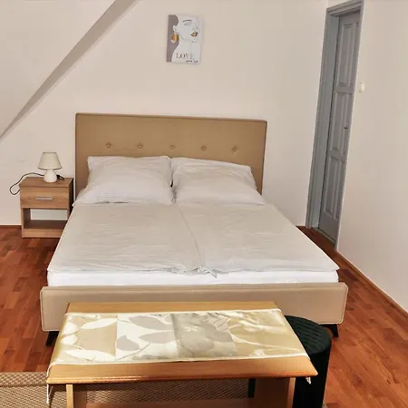 Ludika Vendeghaz * Balatonfured