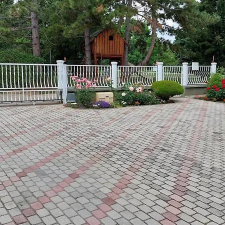 Apartament Ludika Vendeghaz *