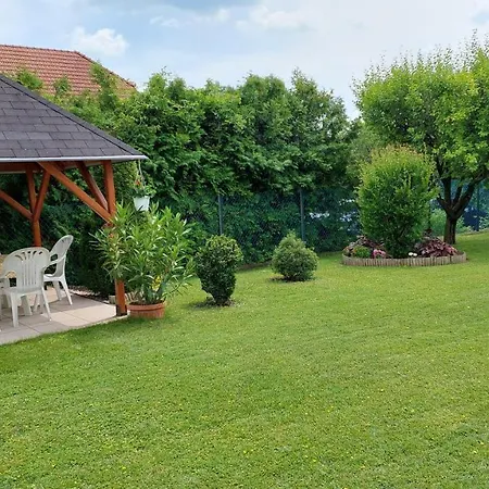 Apartament Ludika Vendeghaz *