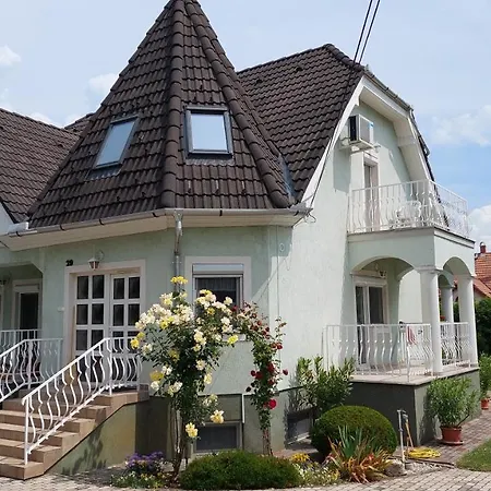 Ludika Vendeghaz Apartament *