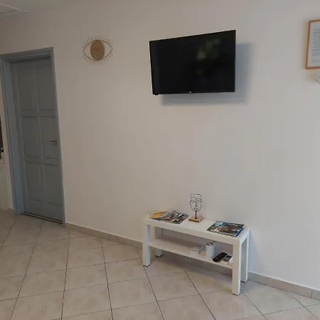 Ludika Vendeghaz Apartment *